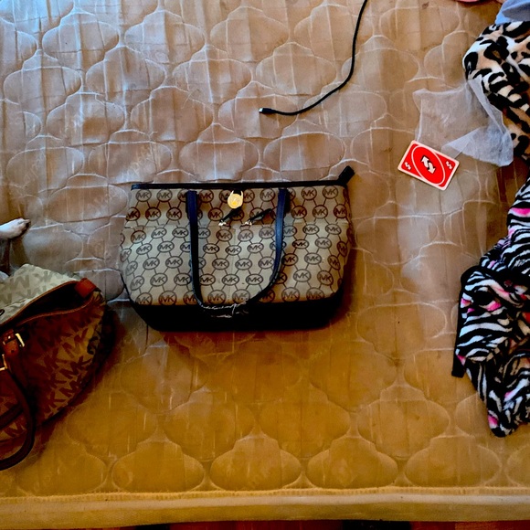 Two Michael Kors purses - Picture 1 of 2